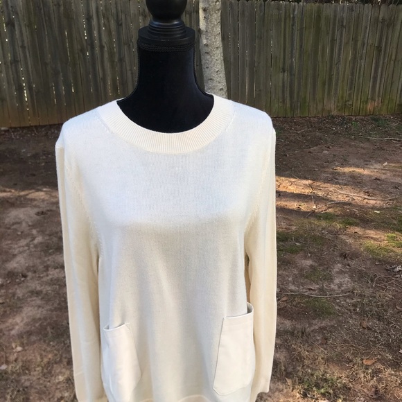 Sweater with front pockets😘💋❤️ - Picture 4 of 5